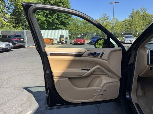 Used 2013 Porsche Cayenne S AWD/4WD image 19