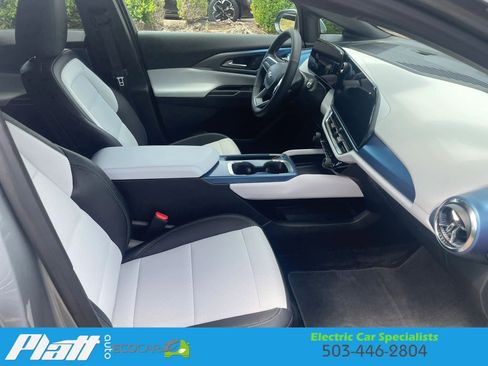 Used 2025 Chevrolet Equinox EV LT FWD image 45