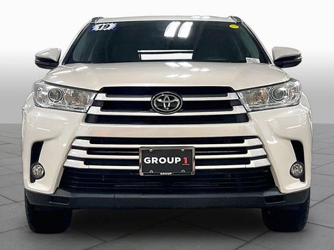 Used 2019 Toyota Highlander XLE AWD/4WD image 4