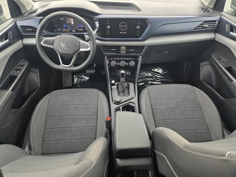 Used 2024 Volkswagen Taos SE image 12