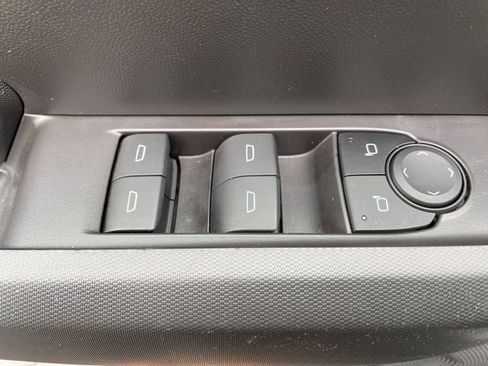 Used 2024 Chevrolet Colorado W/T image 11