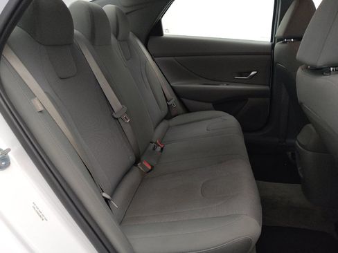 Used 2025 Hyundai Elantra SE FWD image 19