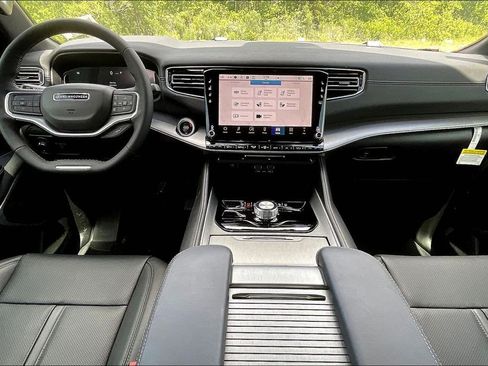 New 2026 Jeep Grand Wagoneer L 4WD w/ Premium Group I image 4