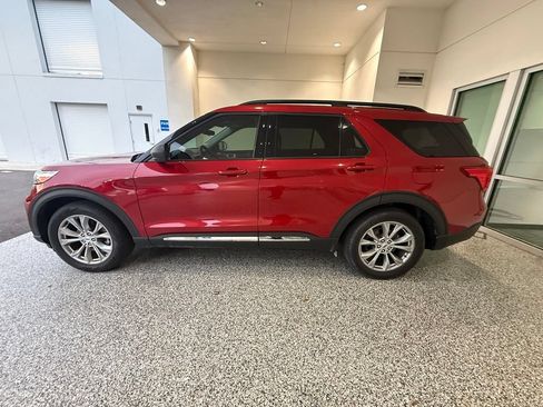 Used 2023 Ford Explorer XLT w/ Equipment Group 202A RWD image 2