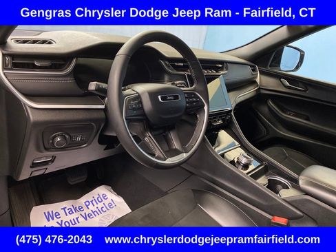 Certified 2025 Jeep Grand Cherokee Altitude AWD/4WD image 10