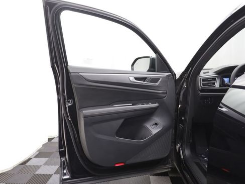 Certified 2024 Volkswagen Atlas Cross Sport SE AWD/4WD image 4