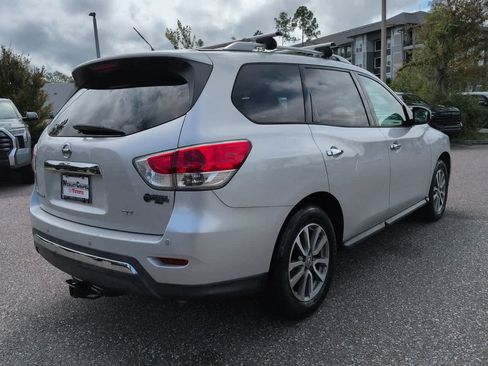 Used 2016 Nissan Pathfinder SV FWD image 6