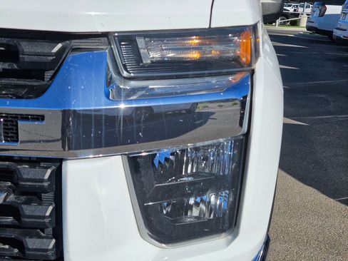 Used 2021 Chevrolet Silverado 2500 LT w/ Fleet Comfort Package AWD/4WD image 10