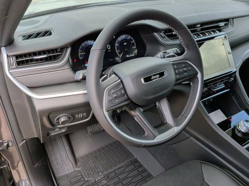 New 2025 Jeep Grand Cherokee L Altitude image 15