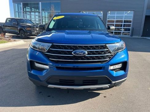 Used 2022 Ford Explorer XLT w/ Equipment Group 202A image 2