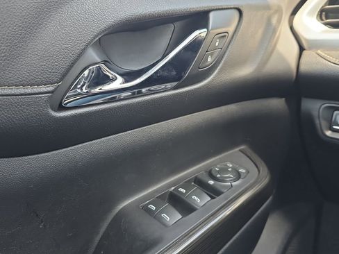 Used 2020 GMC Acadia SLT FWD image 11