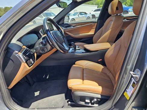 Used 2020 BMW 530i w/ Premium Package RWD image 30