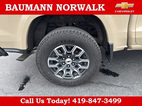 Used 2024 Chevrolet Colorado Z71 w/ Z71 Convenience Package 2 AWD/4WD image 19