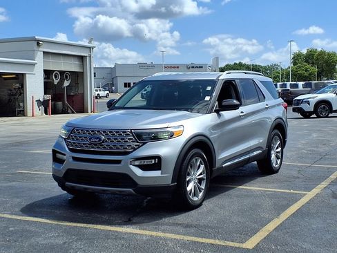Used 2022 Ford Explorer Limited AWD/4WD image 2