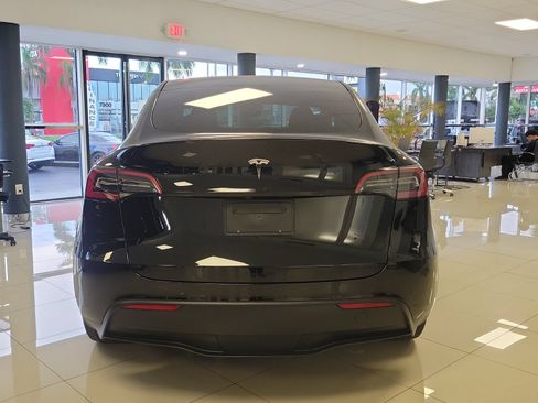 Used 2025 Tesla Model Y Long Range RWD image 5