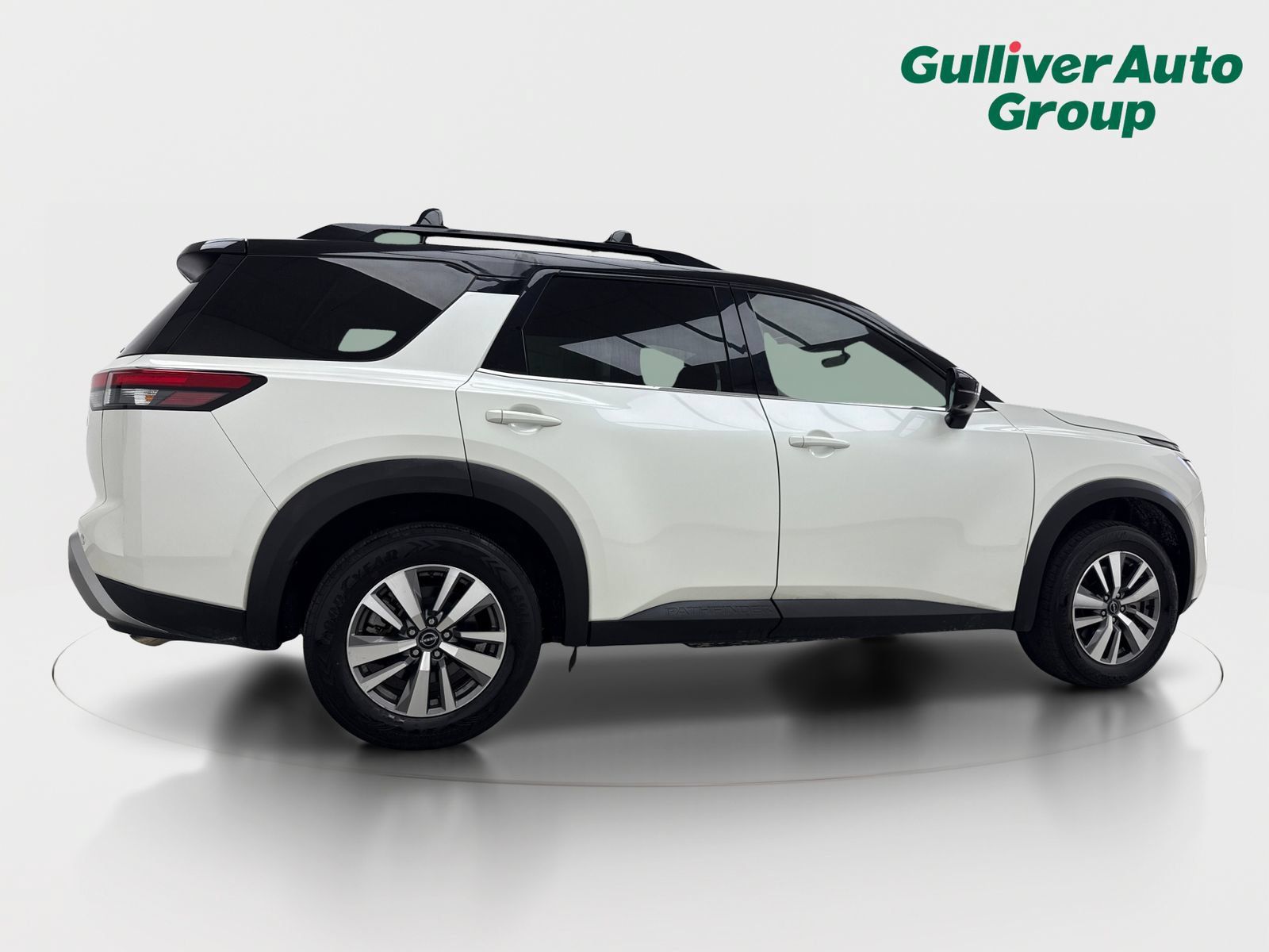Used 2023 Nissan Pathfinder SL FWD image 9