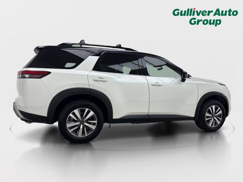 Used 2023 Nissan Pathfinder SL FWD image 9