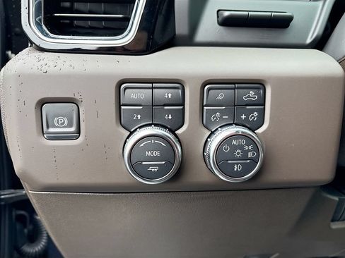 Certified 2024 GMC Sierra 3500 Denali w/ Denali Reserve Package AWD/4WD image 12