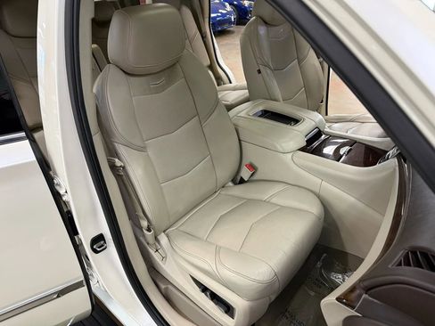 Used 2015 Cadillac Escalade Premium image 11