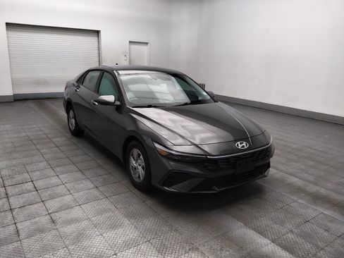 Used 2025 Hyundai Elantra SE w/ Cargo Package FWD image 13