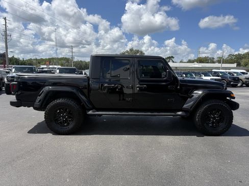 Used 2023 Jeep Gladiator Sport AWD/4WD image 3