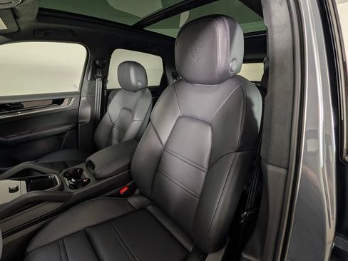 New 2026 Porsche Cayenne Turbo AWD/4WD image 5