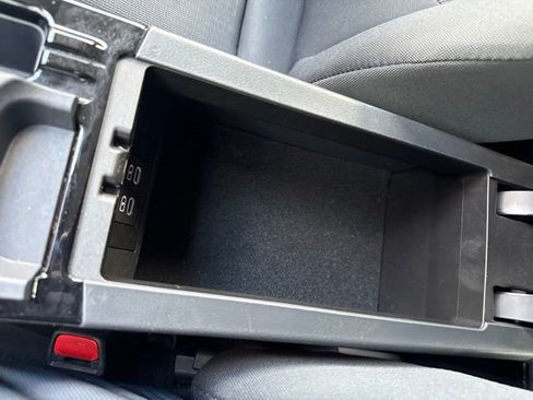Used 2025 Toyota Prius LE FWD image 22