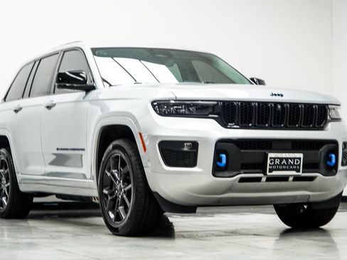 Used 2024 Jeep Grand Cherokee Limited 4xe AWD/4WD image 4