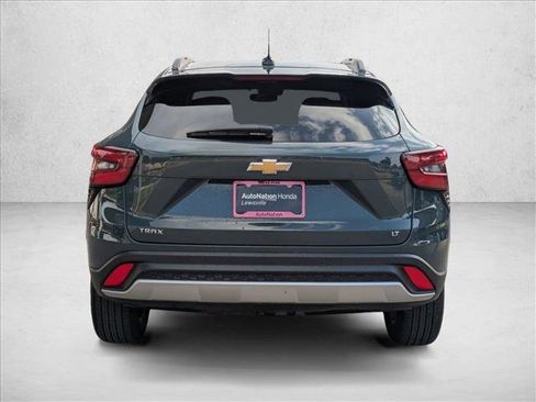 Used 2025 Chevrolet Trax LT FWD image 7