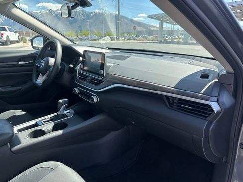 Used 2025 Nissan Altima 2.5 SV FWD image 19