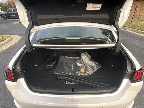 Used 2025 Lexus ES 350 ES 350 w/ Premium Package image 23