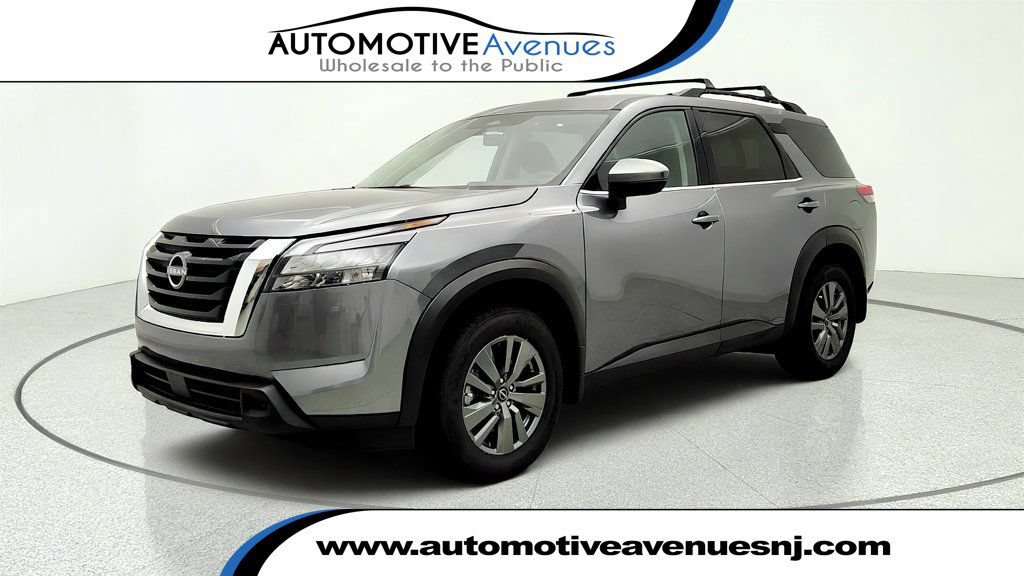 Used 2025 Nissan Pathfinder SV FWD image 1
