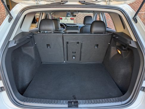 Used 2023 Volkswagen Taos SE w/ Panoramic Sunroof Package image 19