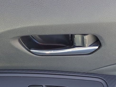 Used 2023 Nissan Versa SV image 40