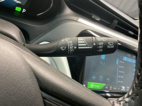 Used 2020 Chevrolet Bolt Premier w/ Infotainment Package image 17
