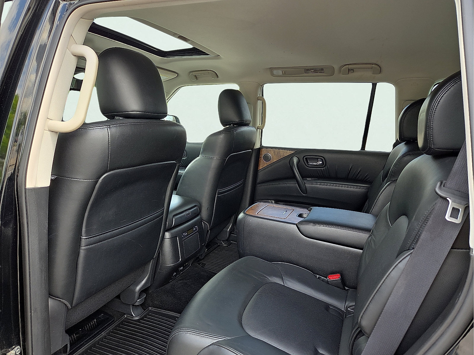 Used 2022 Nissan Armada SL w/ Captain's Chairs Package AWD/4WD image 10