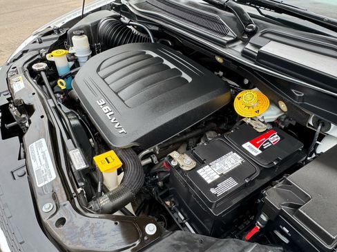 Used 2018 Dodge Grand Caravan SE w/ UConnect Hands-Free Group image 31