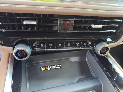 New 2026 Chevrolet Suburban High Country image 17