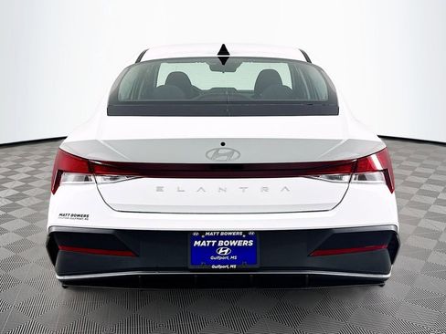 New 2026 Hyundai Elantra SE image 6
