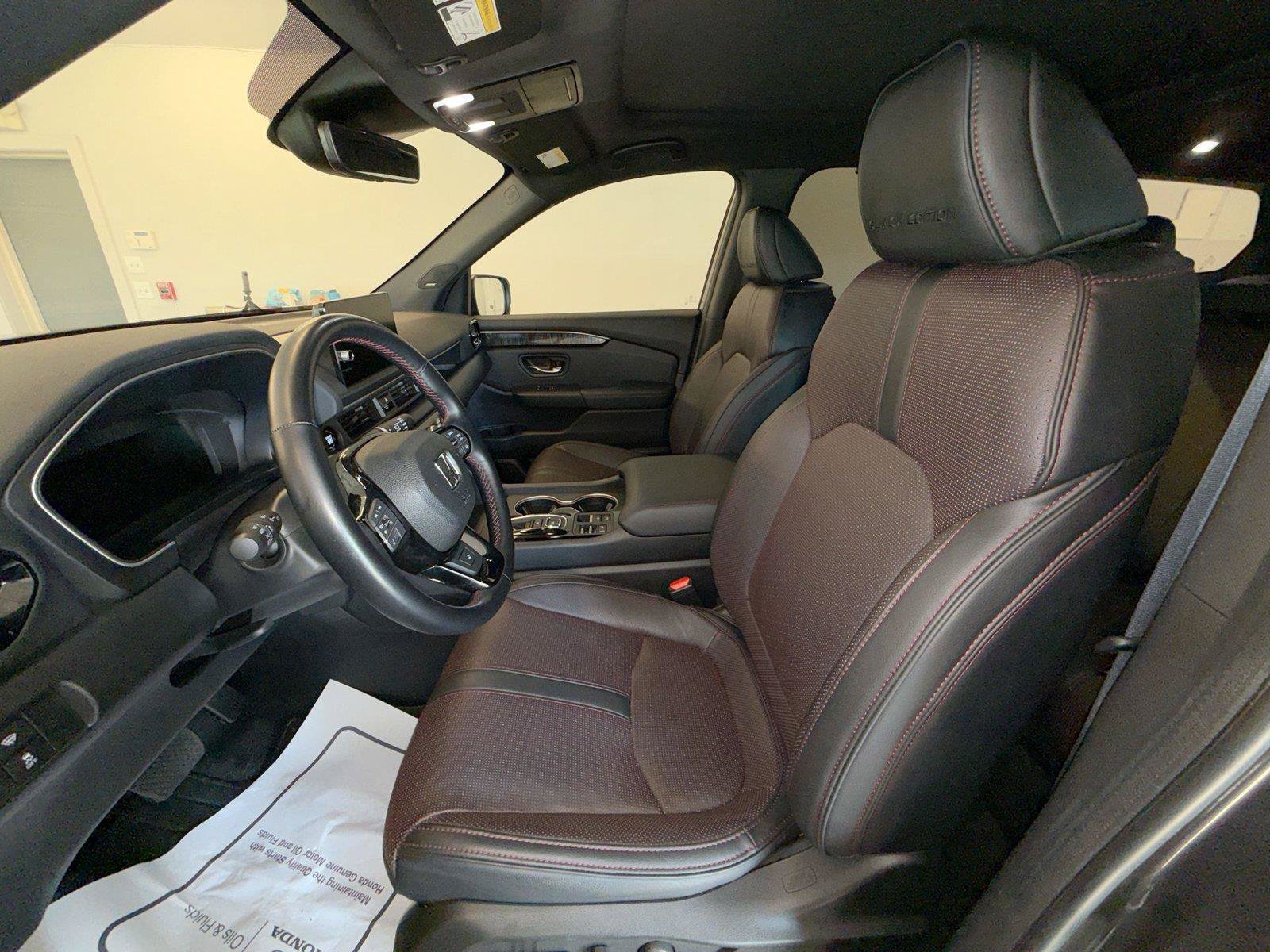 Used 2025 Honda Pilot Black Edition image 13