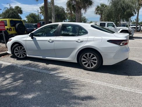 Used 2021 Toyota Camry LE FWD image 4