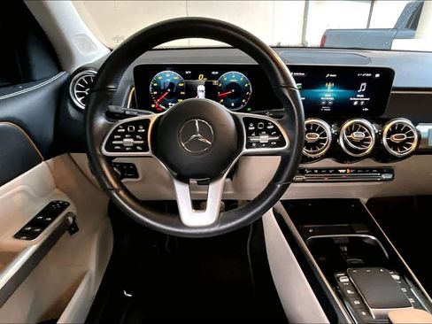 Used 2021 Mercedes-Benz GLB 250 4MATIC image 5