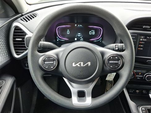 Used 2025 Kia Soul LX FWD image 19