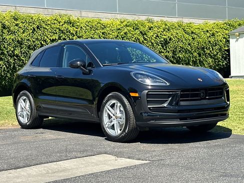 New 2026 Porsche Macan AWD/4WD image 10