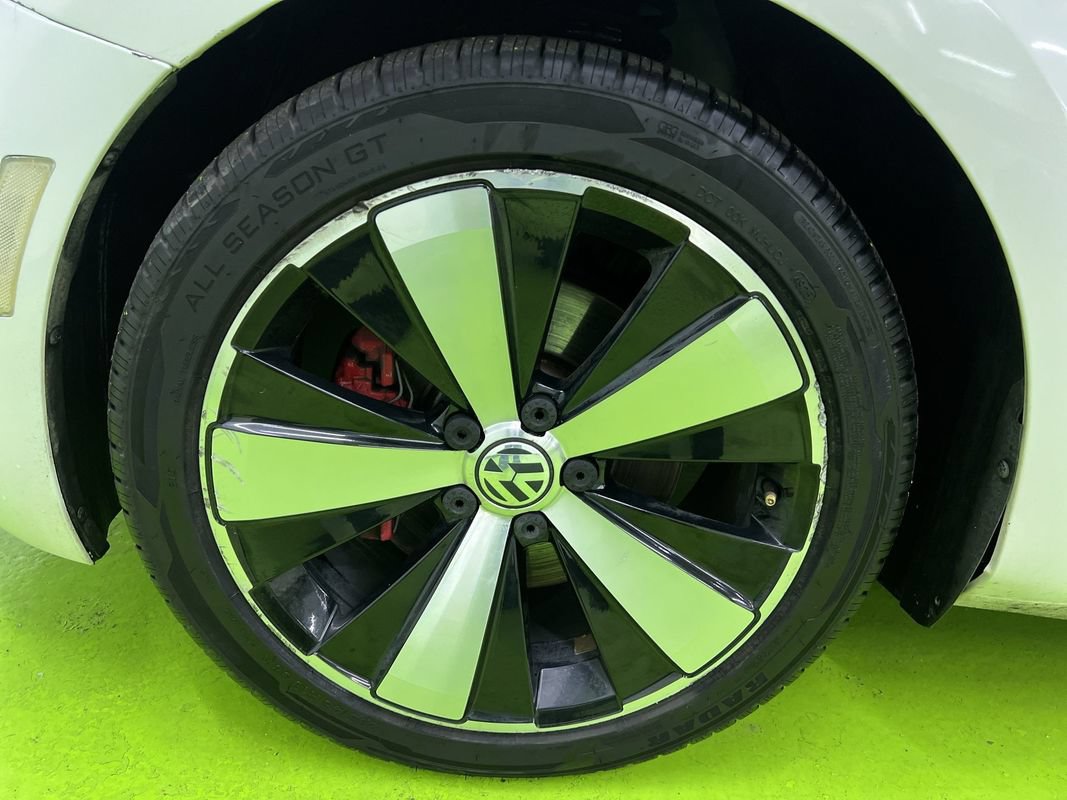 Used 2013 Volkswagen Beetle 2.0T FWD image 14