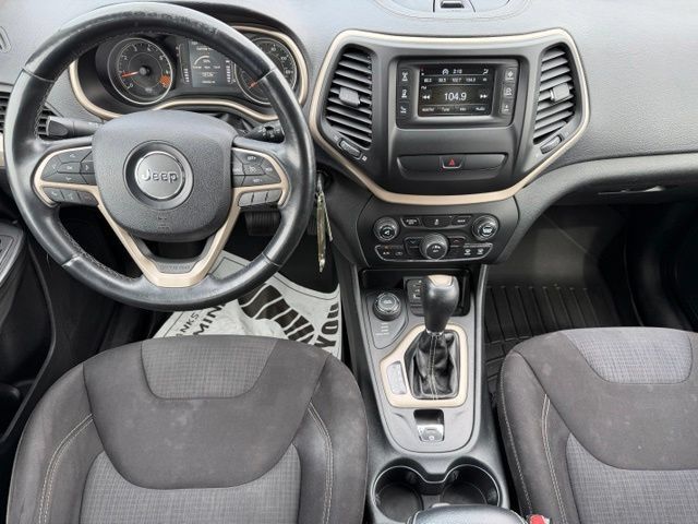 Used 2015 Jeep Cherokee Latitude AWD/4WD image 3