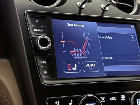 Used 2018 Bentley Bentayga image 39