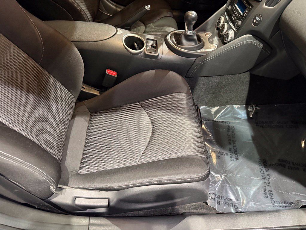 Used 2019 Nissan 370Z Coupe RWD image 31