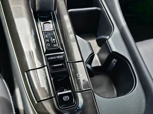 Certified 2025 Toyota Crown Platinum AWD/4WD image 30