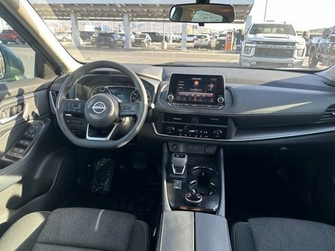 Used 2024 Nissan Rogue SV AWD/4WD image 16